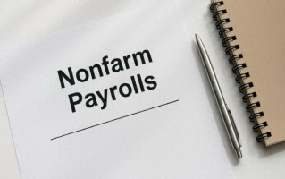 数据真空笼罩！9月非农料推迟发布，市场疯寻替代数据